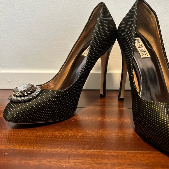 Badgley Mischka Vintage Style Jewelled Pumps - Picture 3 of 11